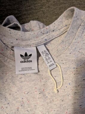 adidas Speckled Crewneck T-shirt in Light Gray with Red & Blue Flecks